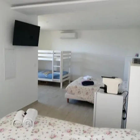 לינה וארוחת בוקר Casa Julie 3*