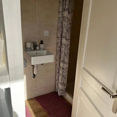 לינה וארוחת בוקר Casa Julie 3*